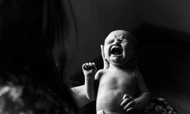 How to get rid of Colic in Breastfed Babies? Complete Outline!